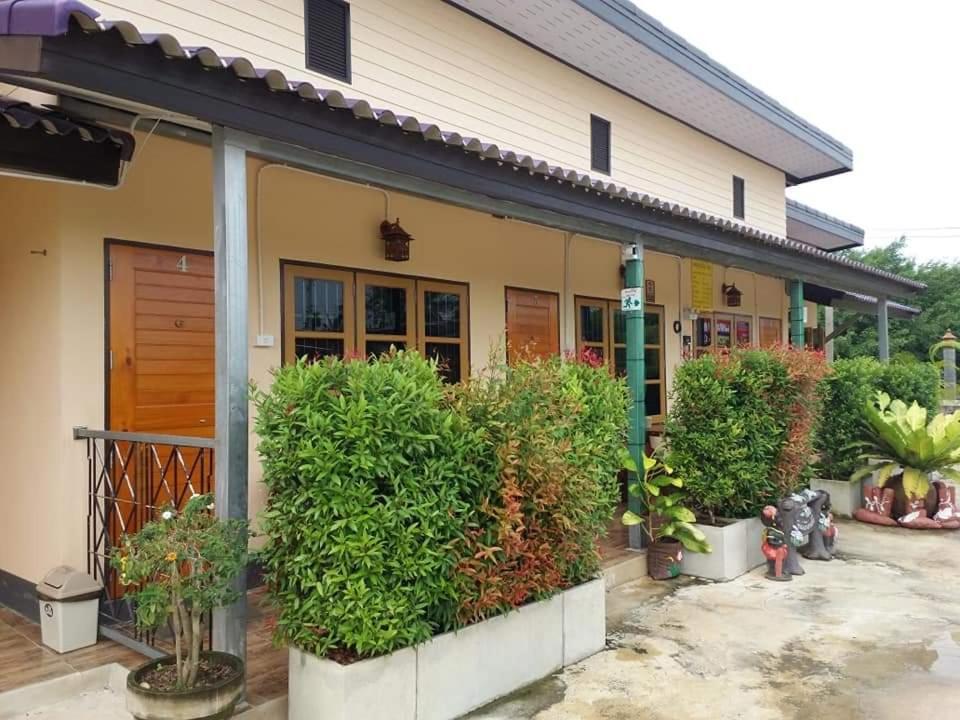 Yotin Guest House Трат Екстериор снимка
